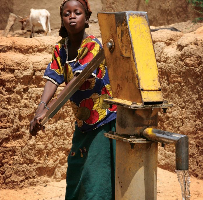 !-3.-Mali_water_pump---Ferdinand-Reus