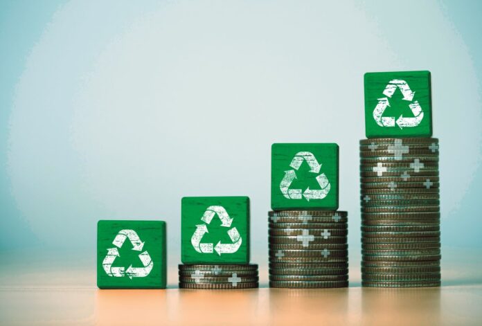 Recycle icon c iStock_2193534434_DilokKlaisataporn